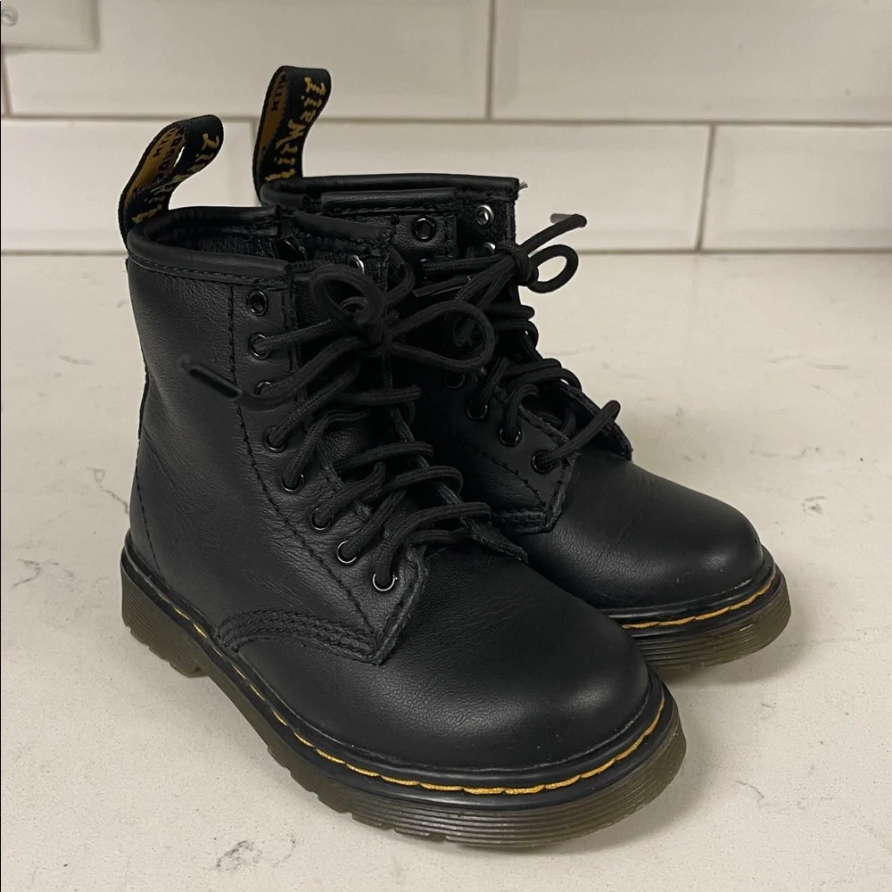 DR MARTEN TODDLER 1460 T SOFTY T LEATHER LACE UP BOOTS Size 7